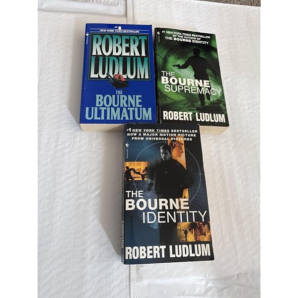 Robert Ludlum 小説セット 9冊 Robert Ludlum Action Thriller Novel Collection 21 Book Set: Robert